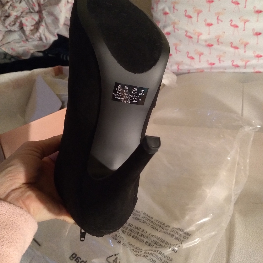 Heels - Picture 3 of 9